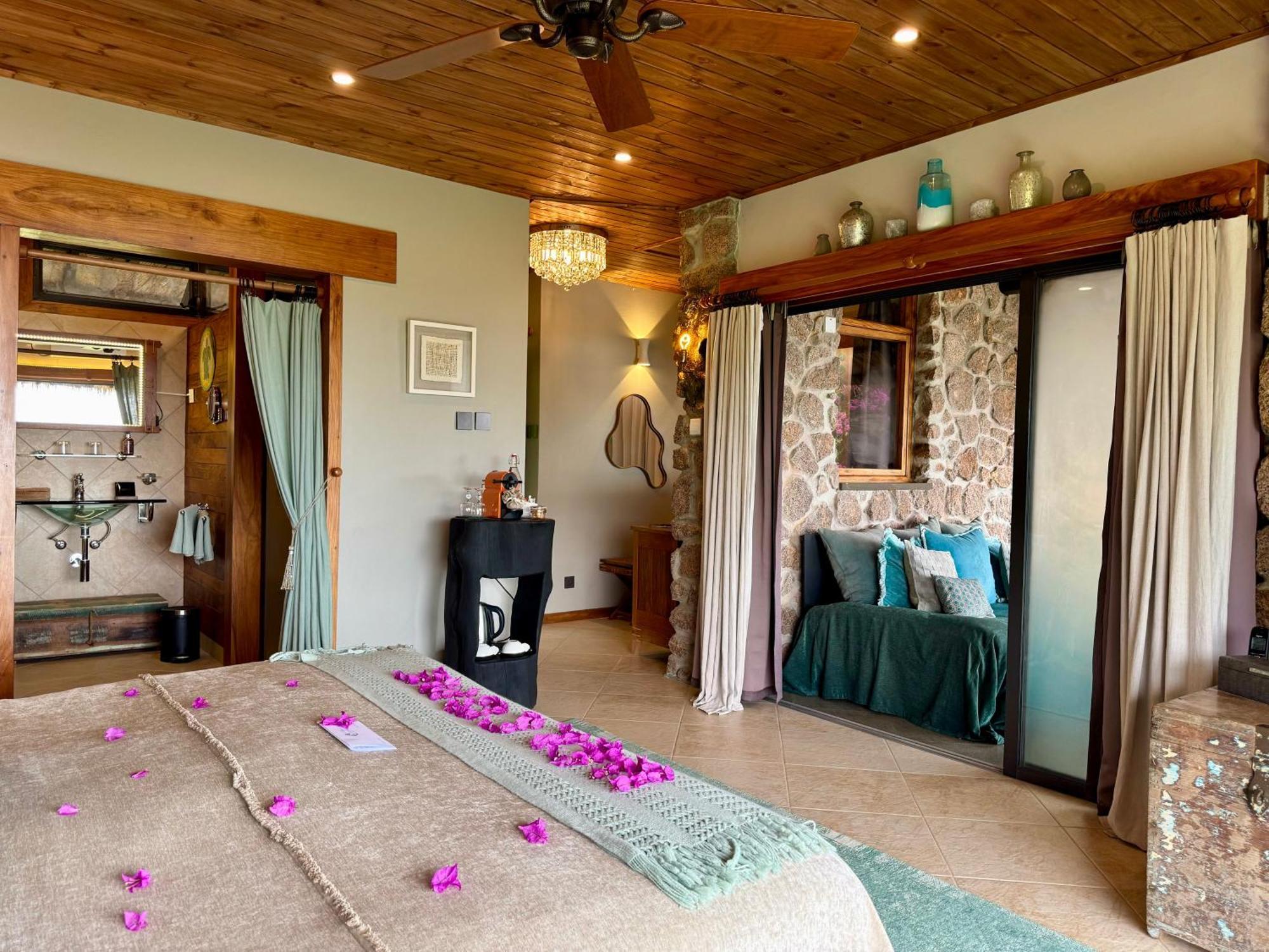 Chateau De Feuilles & Spa - Praslin Island Baie Sainte Anne Exterior photo